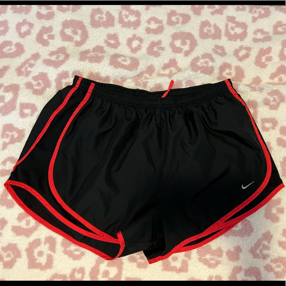 Women’s Nike Tempo Short!